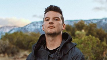 Lirik Lagu Into Your Arms - Witt Lowry feat Ava Max