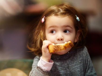 3 Tips Memilih Jenis Roti yang Sehat untuk Camilan Anak