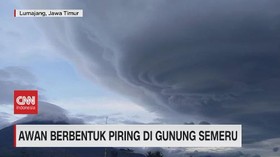 VIDEO: Awan Berbentuk Piring di Gunung Semeru