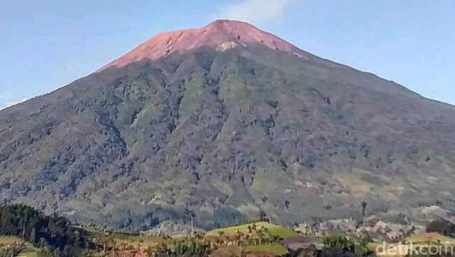 Jalur Pendakian Gunung Slamet Kembali Dibuka dengan Kuota Terbatas