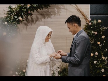 img-title Ikke Nurjanah Ucap Rasa Syukur pada Suami Daun Muda lewat Lagu Baru
