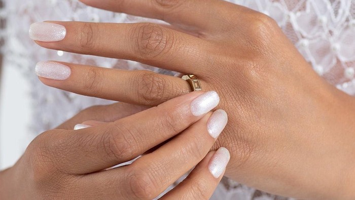 4 Cara Menggunakan Minyak Kelapa untuk Perawatan Kuku, Bikin Kuku Cling