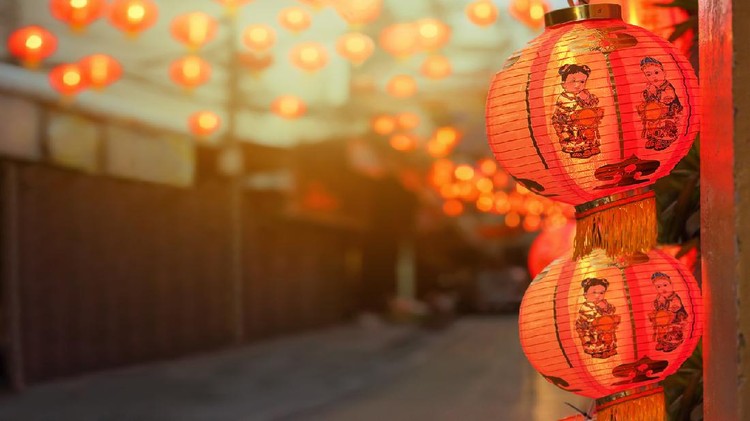 lentera merah Chinese new year lanterns in china town.