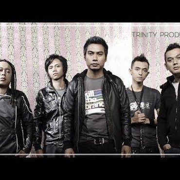 Lirik Lagu Terendap Laraku - Naff