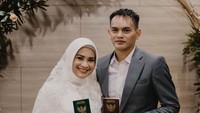 7 Potret Ikke Nurjanah Menikah Lagi Setelah Cerai 14 Tahun Lalu, Ini Sosok Suaminya