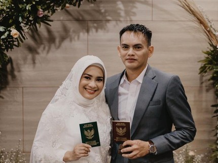 7 Potret Ikke Nurjanah Menikah Lagi Setelah Cerai 14 Tahun Lalu, Ini Sosok Suaminya