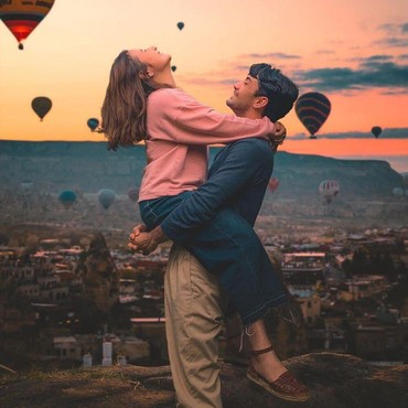 Bikin Baper, Intip Potret Kemesraan Prilly Latuconsina dan Reza Rahadian