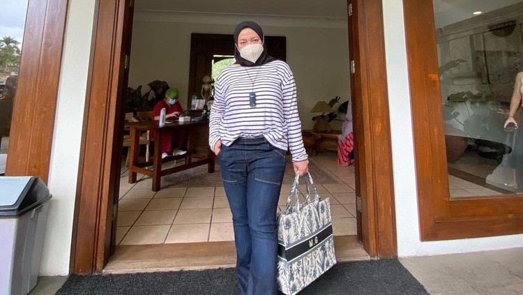 Rahasia Diet Melly Goeslaw, Berhasil Ganti Ukuran dari XXL ke M Rahasia Diet Melly Goeslaw, Berhasil Ganti Ukuran dari XXL ke M