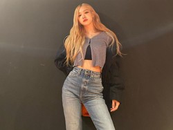 4 Gaya Kasual ala Rose BLACKPINK, Simpel dan Elegan