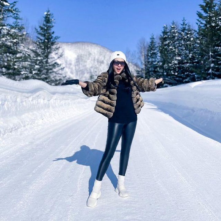 <p>"<em>With An Open Heart, Hello February!</em>" tulis Syahrini pada laman instagramnya sambil berpose meregangkan kedua tangan.  (Foto: instagram: @princessyahrini)</p>