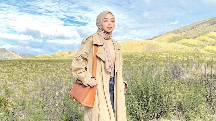 Tampil Baru Setiap Hari dengan 5 Outer Keren ala Korean Style Buat Hijabers