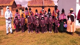 VIDEO: Siswa Bolivia Gunakan APD Belajar Tatap Muka