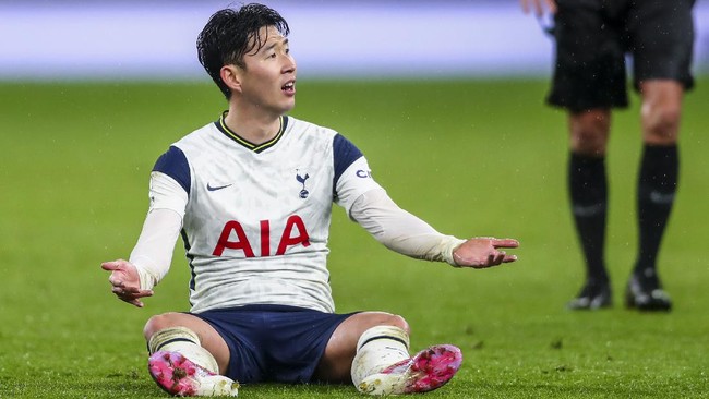 Tottenham mengutuk pelecehan rasis yang diarahkan pada Son Heung-min di media sosial menyusul kekalahan kandang 1-3 dari Manchester United.