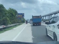 Viral Motor Bonceng 3 Masuk Tol JORR, Polisi Ingatkan Bahayanya