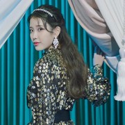 7 Gaya Fashiion IU di MV 'Celebrity', Gorgeous!