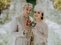 Margin Wieheerm Dulu Minta Foto Bareng, Kini Nikah dengan Ali Syakieb