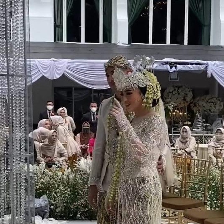 <p>Kabar pernikahan keduanya diketahui dari postingan beberapa keluarga, sehabat, serta rekan kerja, Bunda. (Foto: Instagram @aliyahabsyi)</p>