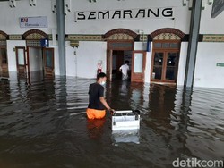 Stasiun Tawang Semarang Kebanjiran, Jadwal Perjalanan KA Terganggu