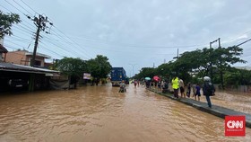 Banjir Tinggi, Jalur Pantura Semarang - Kendal Lumpuh