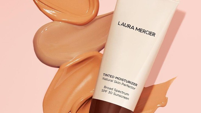 8 Tinted Moisturizer yang Bikin Kulit Dewy dan Flawless