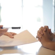 Alasan Kenapa Menyimpan Uang di Bank Bukan Cara yang Tepat untuk Investasi
