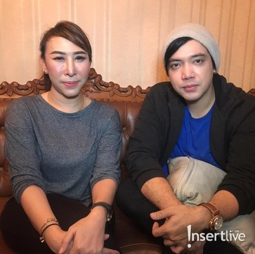 Semakin Dekat, Sandy Tumiwa Tak Sungkan Kunjungi Rumah Henny Mona