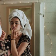 Ini Penjelasannya, Kenapa Skincare Wajib Sebelum Tidur Malam!