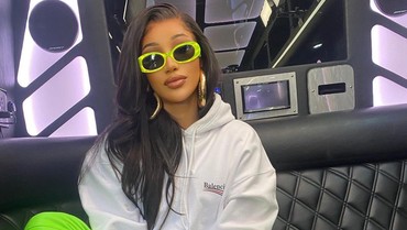 Lirik Lagu Up - Cardi B