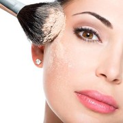 Punya Kulit Acne Prone yang Mengganggu? Ikuti Tips Makeup Mudah Ini!