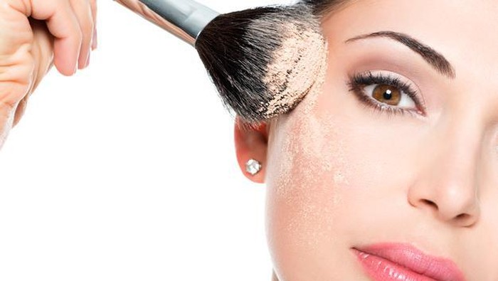 Punya Kulit Acne Prone yang Mengganggu? Ikuti Tips Makeup Mudah Ini!