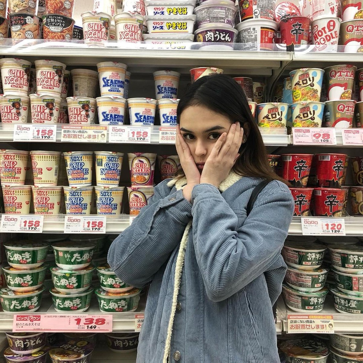 Serunya Edelenyi Laura saat Makan Es Krim dan Ngopi Cantik