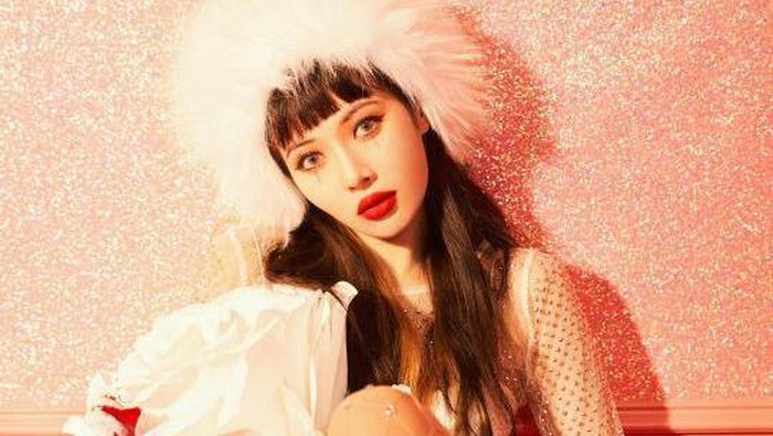 Tampil Nyentrik Sekaligus Cantik, Contek Makeup dan Hairstyle ala MV Hyuna ''I'm Not Cool''