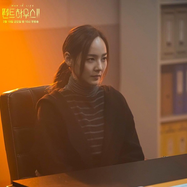 <p>Rambut Oh Yoon Hee juga tampak lebih panjang, menandakan berlalunya waktu. (Foto: SBS)</p>