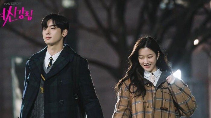 Tur Lokasi Syuting True Beauty Bersama Youtuber Amelicano, Ternyata Toko Ini Bukan Toko Komik, Lho!