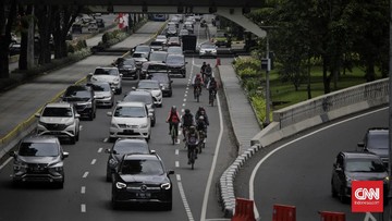 Anies Baswedan menginstruksikan kendaraan pribadi berusia di atas 10 tahun dilarang melintas di Jakarta. Peraturan ini mulai berlaku pada 2025.