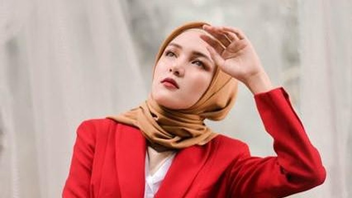4 Kebiasaan Sepele yang Bikin Rambut Hijabers Lebih Mudah Rusak 4 Kebiasaan Sepele yang Bikin Rambut Hijabers Lebih Mudah Rusak