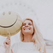 5 Bahaya Kamu Terlalu Sering Pura-pura Bahagia