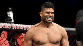 Kronologi Overeem Kalah TKO dari Volkov di UFC Vegas 18