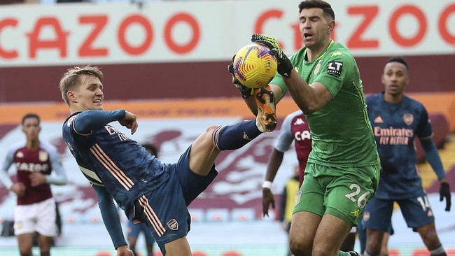 Arsenal menderita kekalahan 0-1 dari Aston Villa dalam lanjutan Liga Inggris, Sabtu (6/2). Catatan buruk The Gunners melawan Villa pun tak terhindarkan.