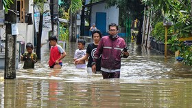 Siaga 1, BPBD DKI Imbau Warga Bantaran Sungai Waspada Banjir