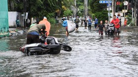 FOTO: Banjir Rendam Perumahan Green Garden Jakarta
