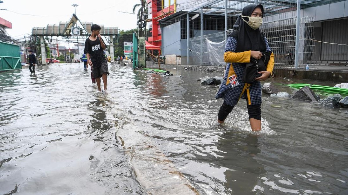 FOTO: Banjir Rendam Perumahan Green Garden Jakarta