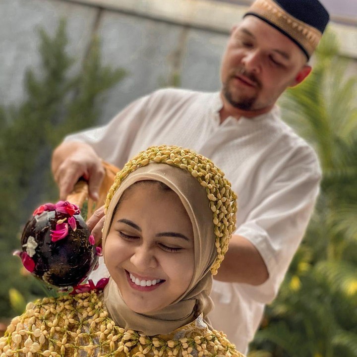 <p>Tak ingin berlama-lama, Kesha memutuskan untuk menikah di usia yang masih muda, yakni 22 tahun.(Foto: instagram:@kesharatuliu05)</p>