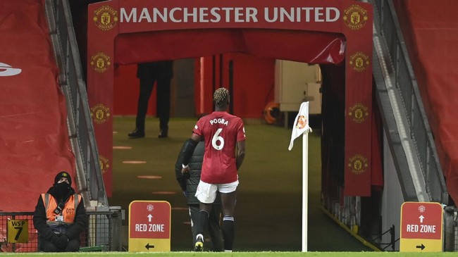 Paul Pogba dilaporkan keluar dari grup WhatsApp Manchester United usai mendapat tawaran dari Real Madrid dan Paris Saint-Germain (PSG).