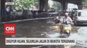 VIDEO: Diguyur Hujan, Sejumlah Jalan di Ibukota Tergenang