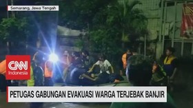 VIDEO: Petugas Gabungan Evakuasi Warga Terjebak Banjir