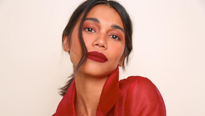 Sambut Imlek, Berikut 5 Rekomendasi Lipstik Merah Ini Bisa Kamu Coba