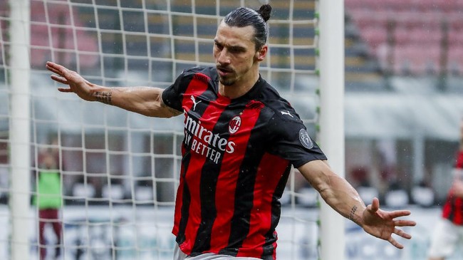 Zlatan Ibrahimovic mengkritik LeBron James yang lantang berbicara mengenai politik. Ibrahimovic mengatakan LeBron seharusnya hanya fokus bermain bola basket.