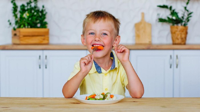 Anak makan