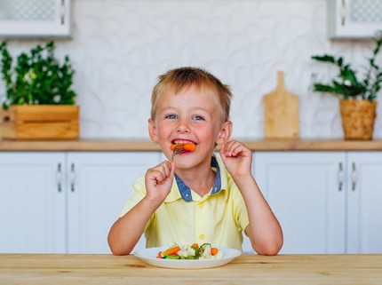 5 Jenis Makanan Kaya Vitamin A untuk Kesehatan Mata Anak